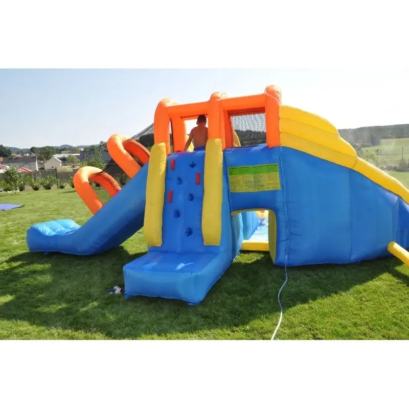 Wszechstronny park wodny 3w1: zamek, zjeżdżalnia i basen