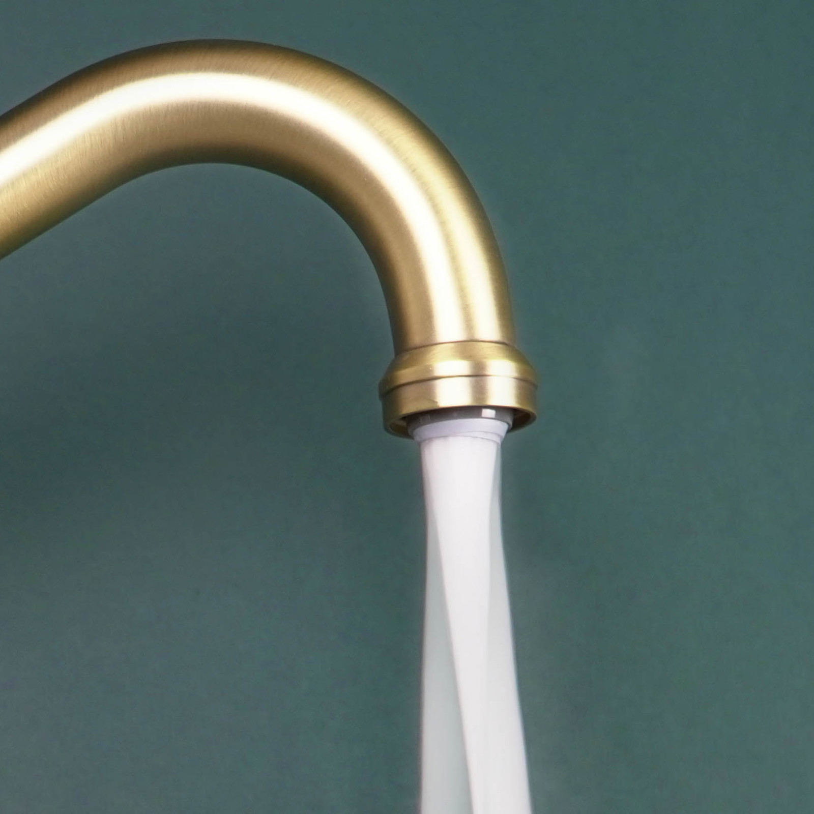 Ruchomy aerator pozwala pokierować strumieniem wody