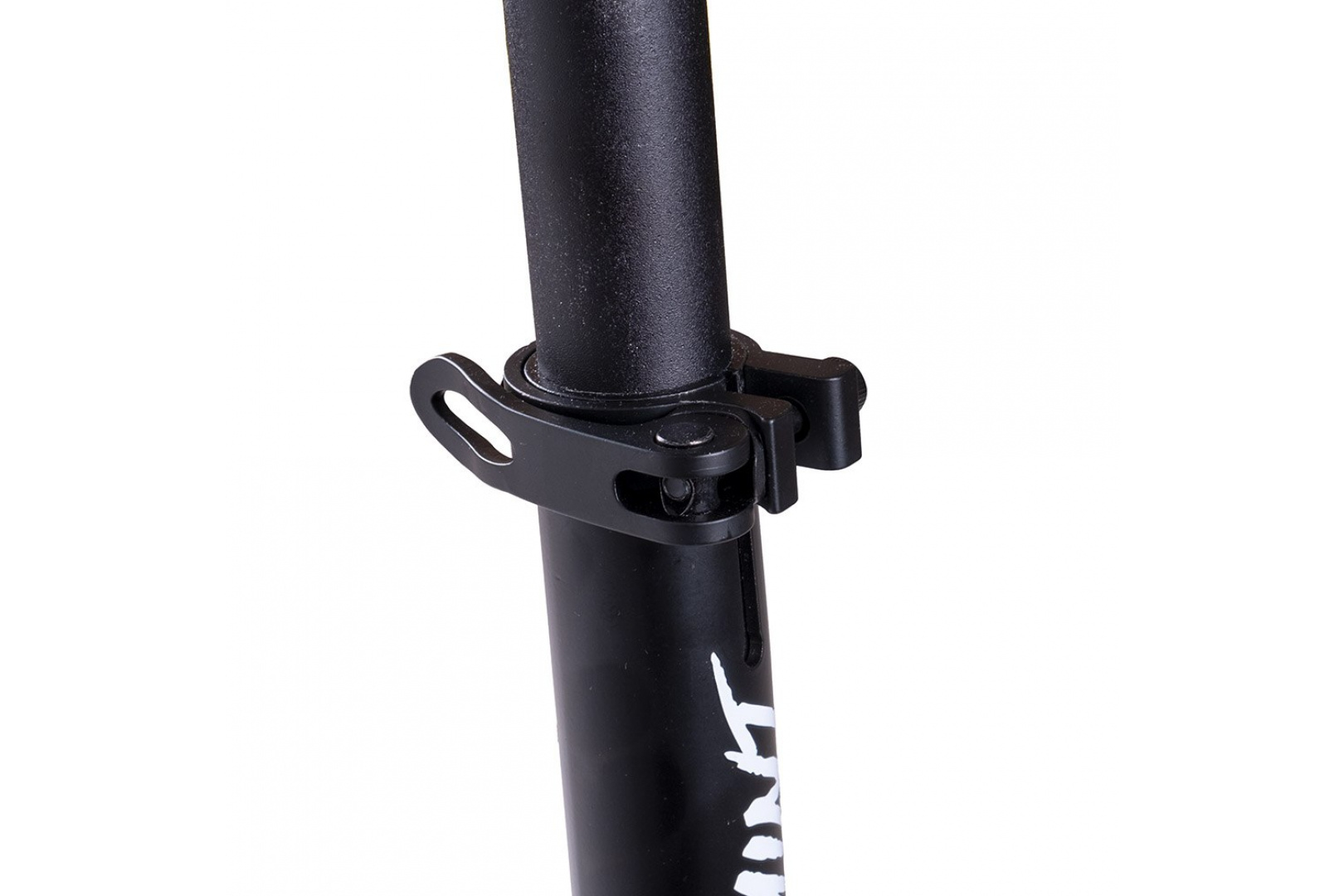 Solidna aluminiowa rama i intuicyjny mechanizm składania