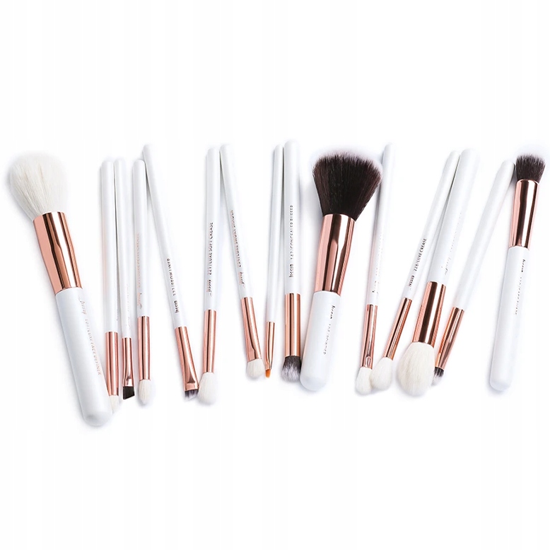 Funkcjonalność i wszechstronność – 15 pędzli do różnych technik makijażu