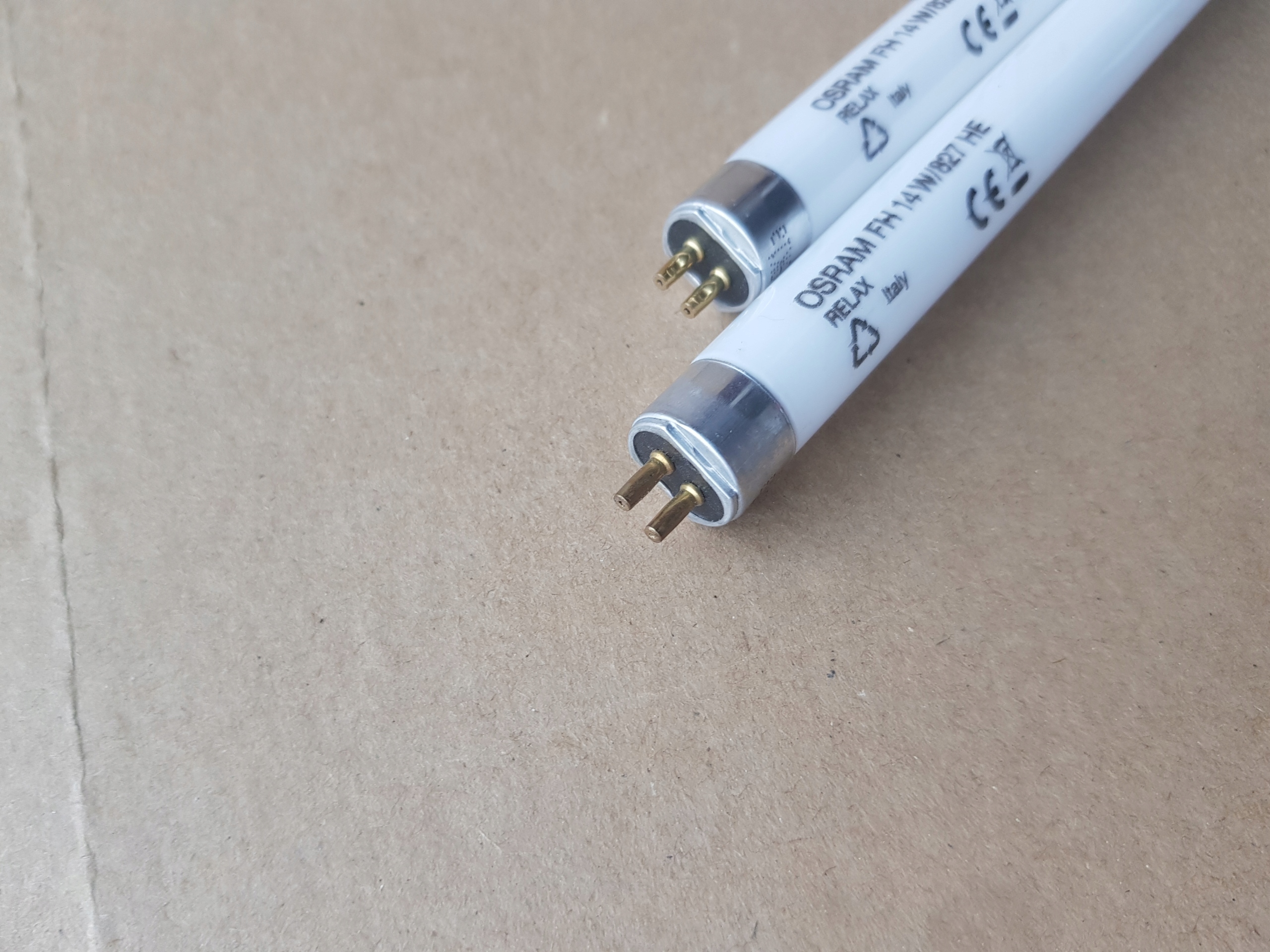 Żywotność lampy 24000 h – Długotrwałe oświetlenie