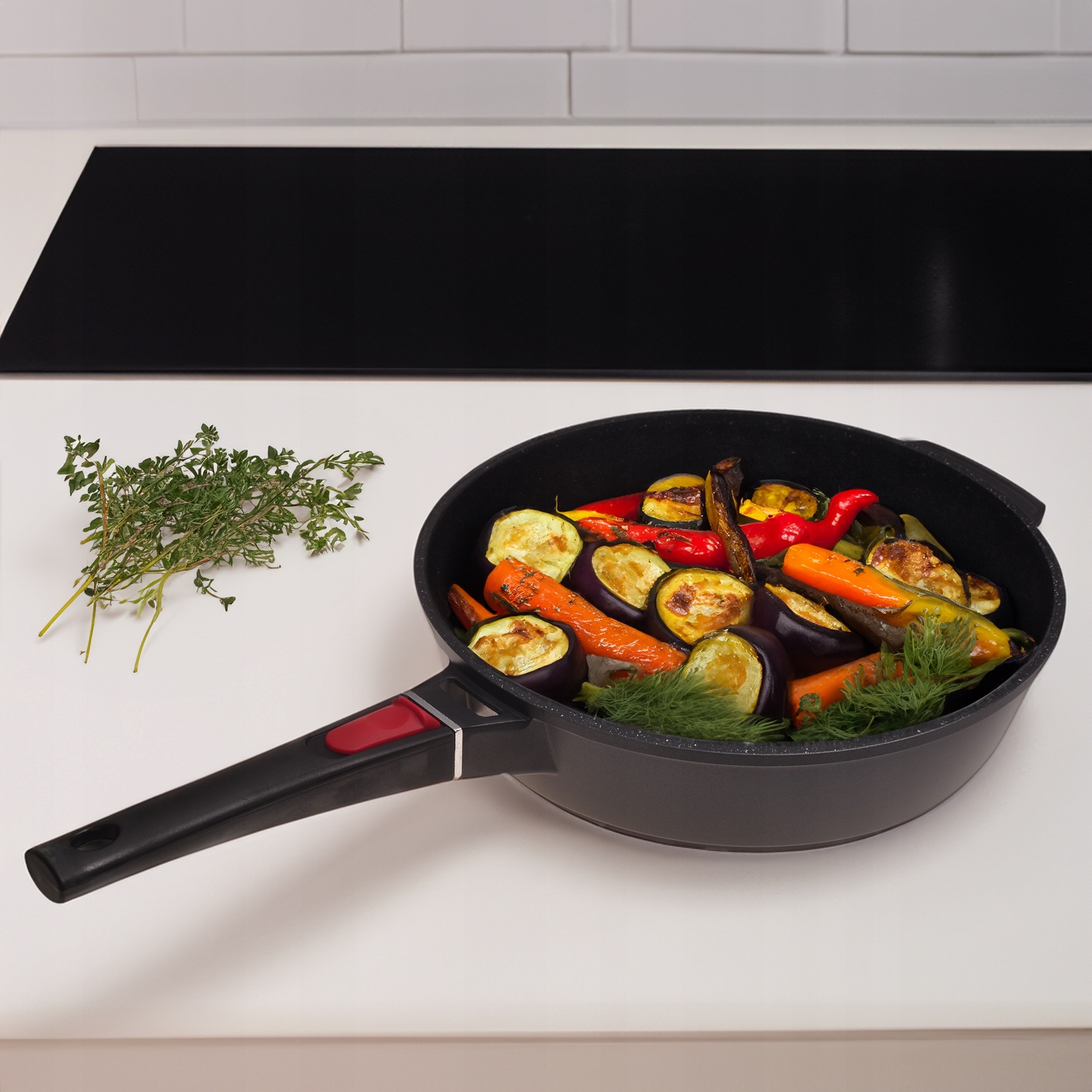 Funkcjonalność i wszechstronność – Używaj na wszystkich rodzajach kuchenek