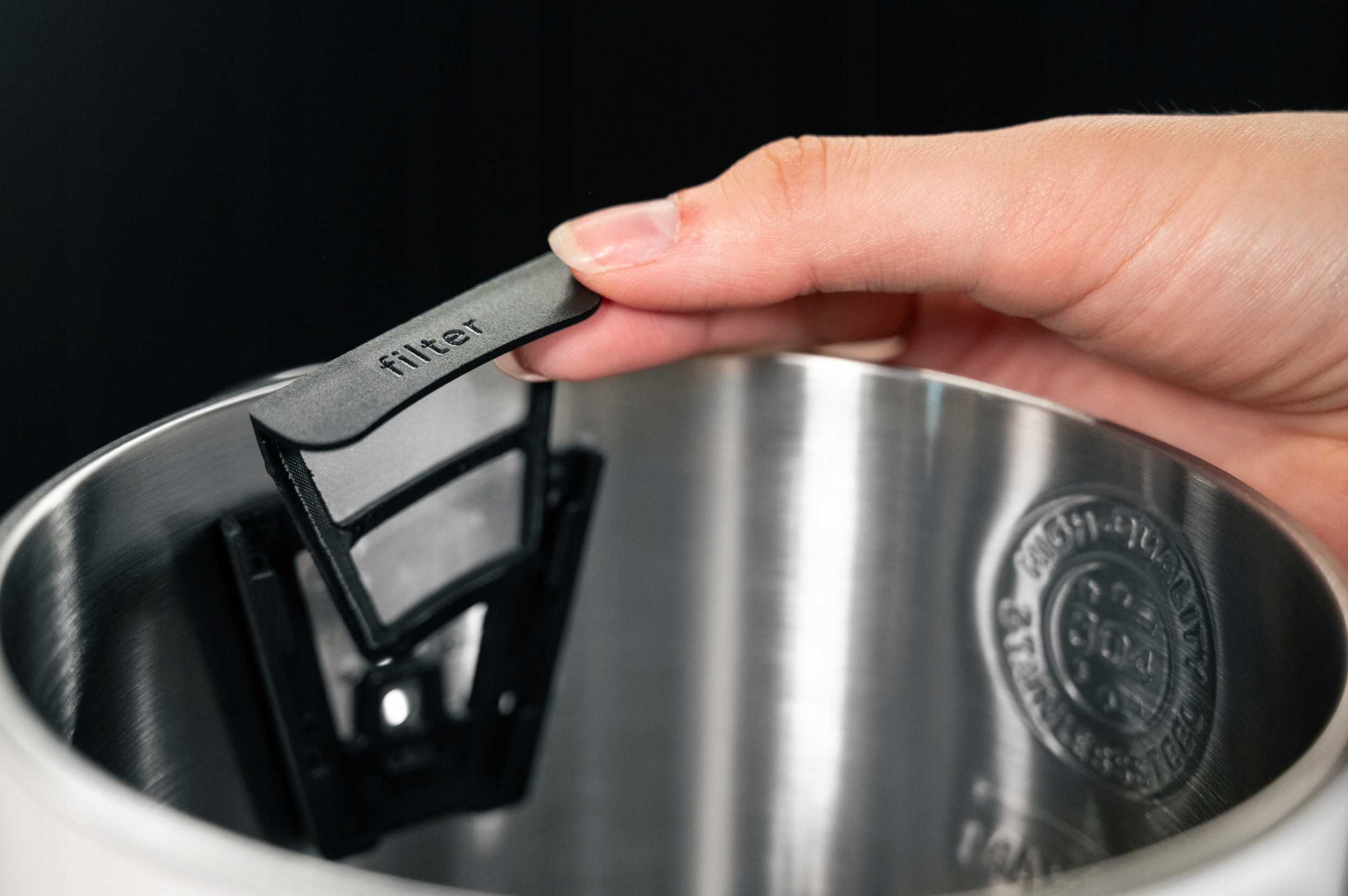 CZAJNIK ELEKTRYCZNY BEZPRZEWODOWY STALOWE WNĘTRZE 2200W BIAŁY DUŻY 1,7L NEW Kod producenta Czajnik elektryczny bezprzewodowy LHOEK-2217