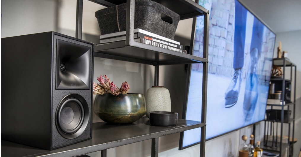 Nowoczesna konstrukcja bass-reflex z portem tylnym