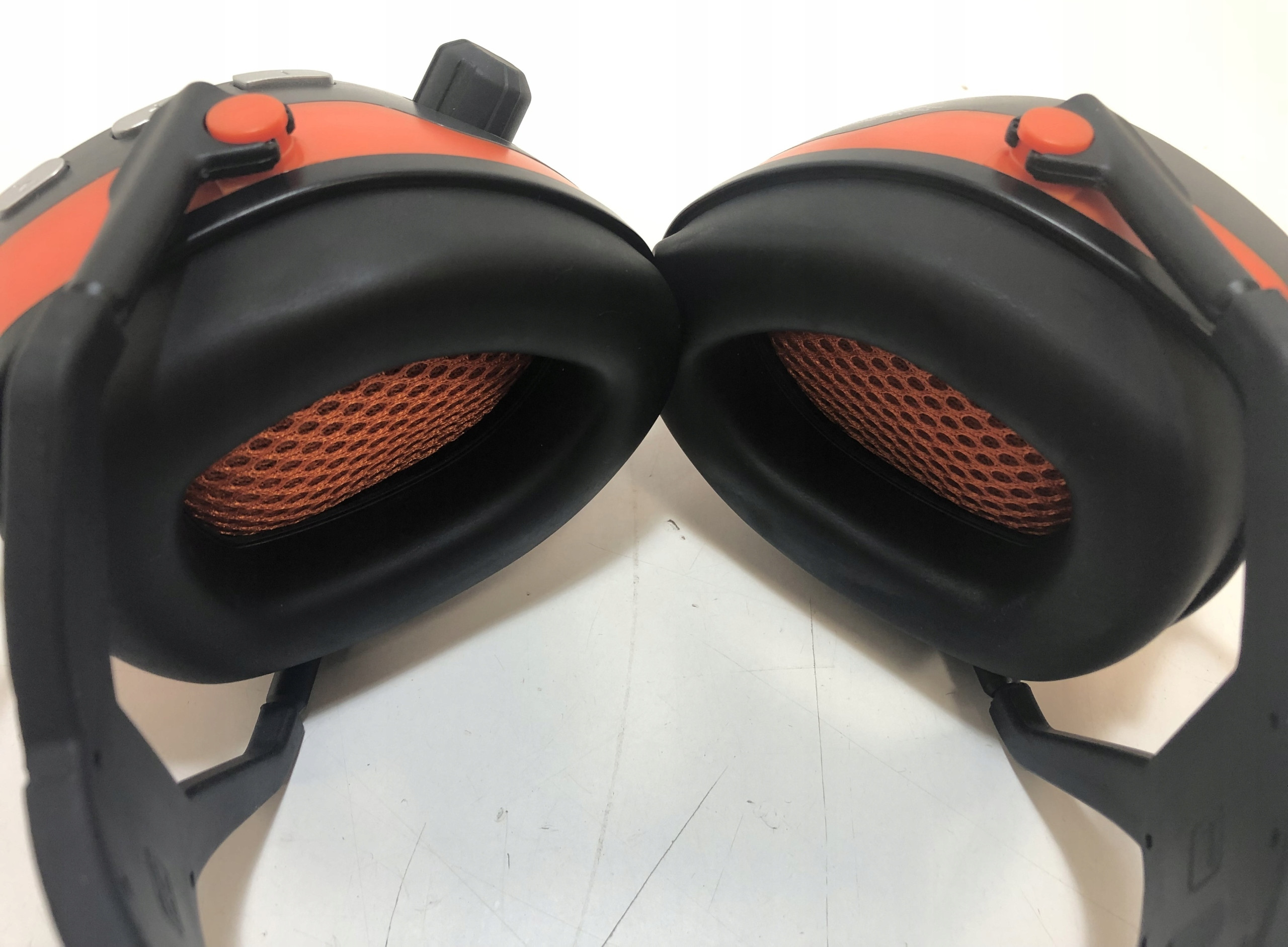 Ochrona przed hałasem – redukcja do 24 dB