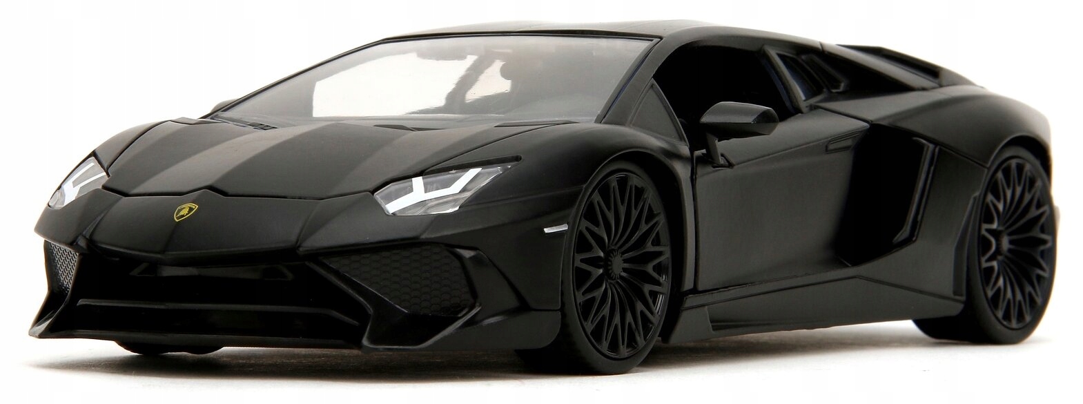 Autentyczne detale – Otwierane drzwi, maska i bagażnik