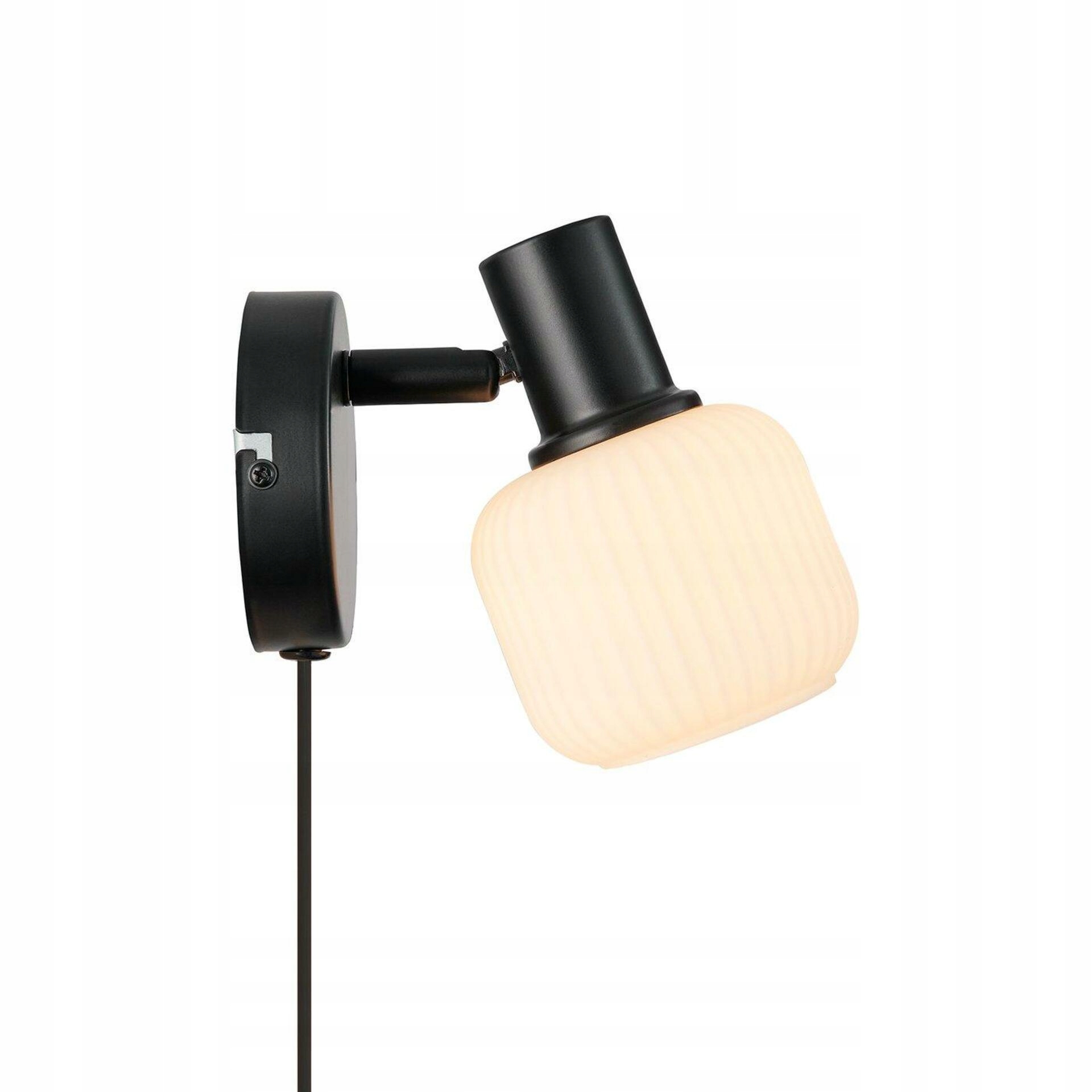 Regulowana lampa ścienna Milford 2412631003 – Elegancja i funkcjonalność w Twoim wnętrzu