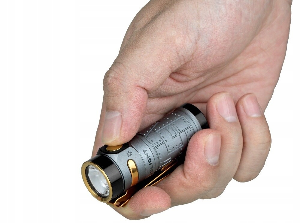 Latarka Olight Baton 4 Premium Edition Fighter Pilot – Niezawodne źródło światła