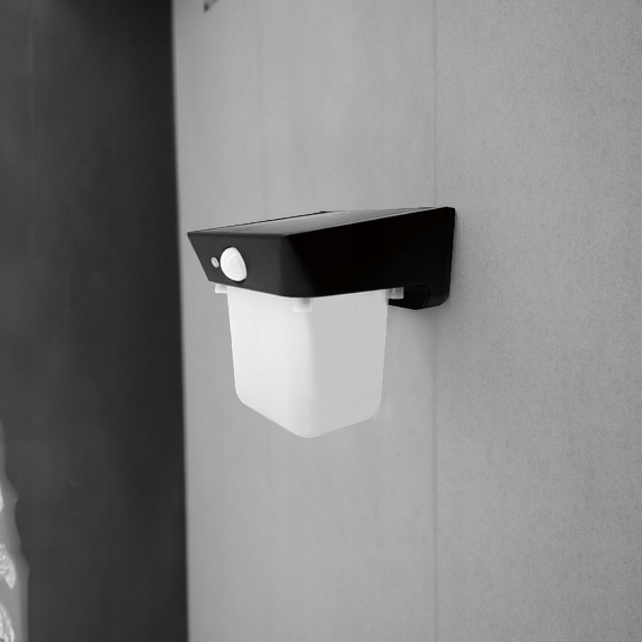 Czujnik ruchu i zmierzchu dla wygody użytkowania