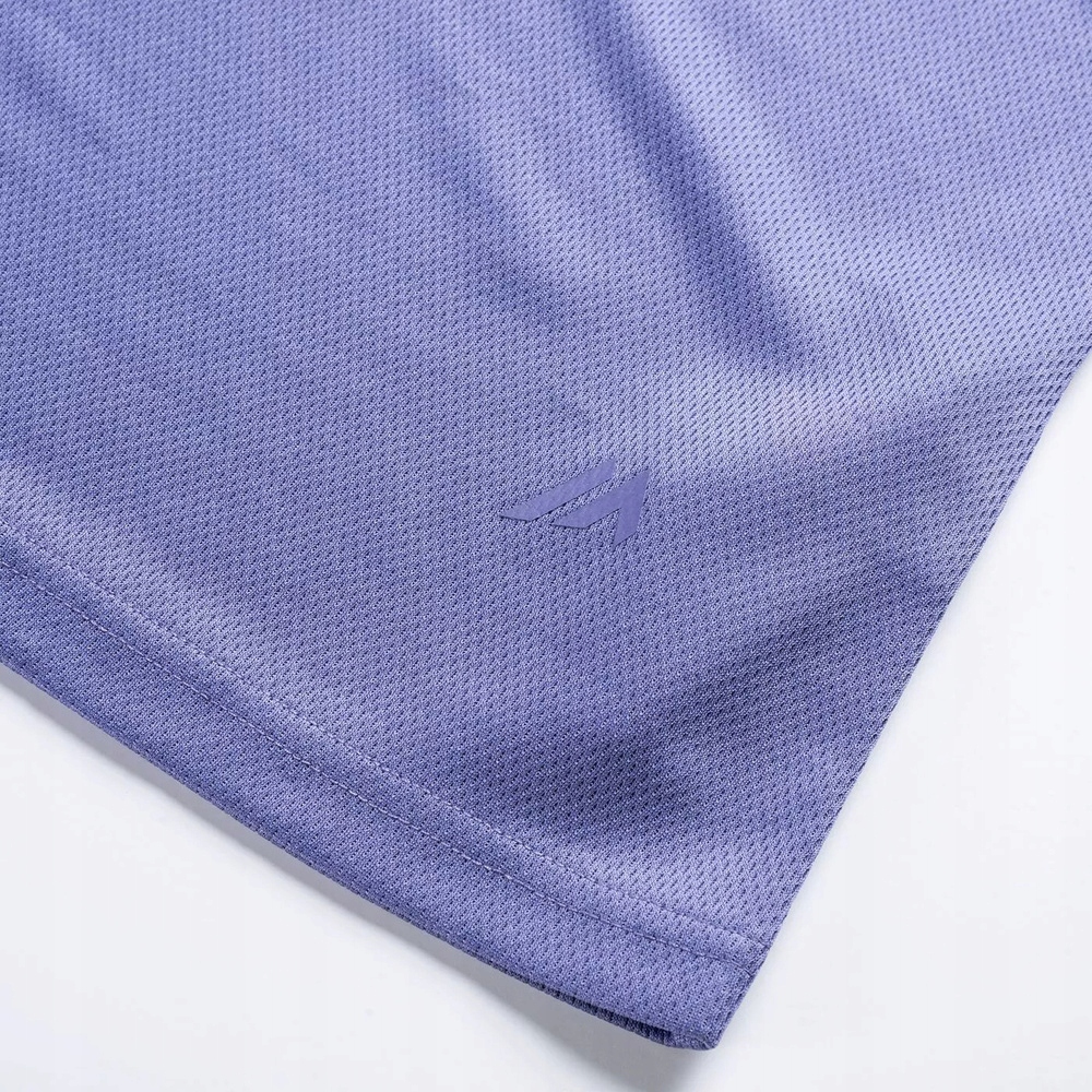 Delikatne logo marki na eleganckim tle