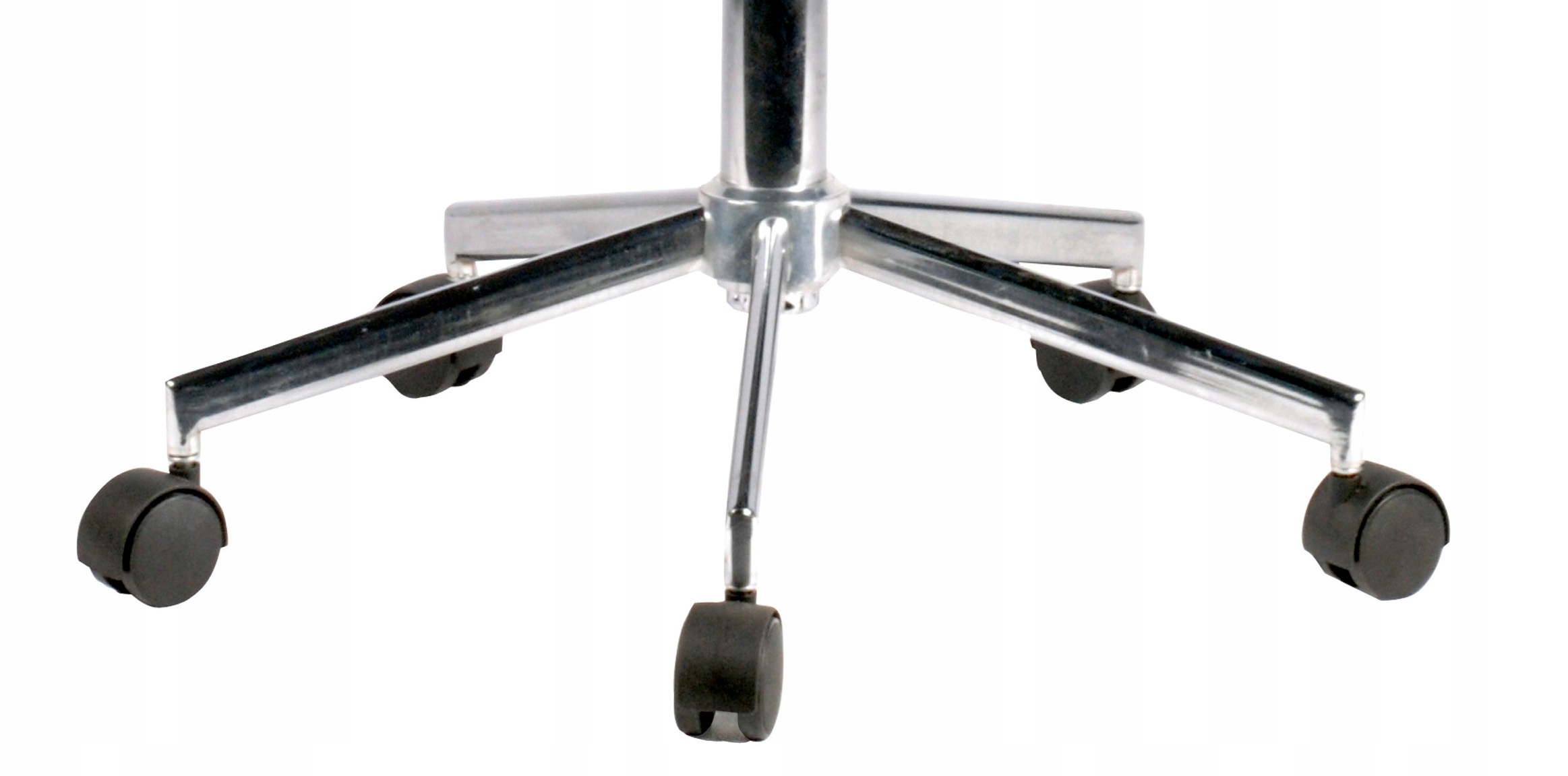 Solidna konstrukcja z chromowanej stali