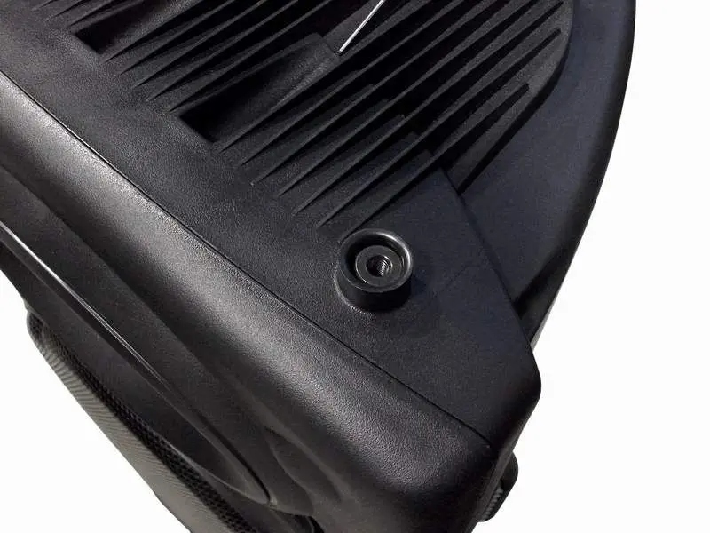 Wbudowany wzmacniacz 300 W – Gwarancja wysokiej jakości dźwięku