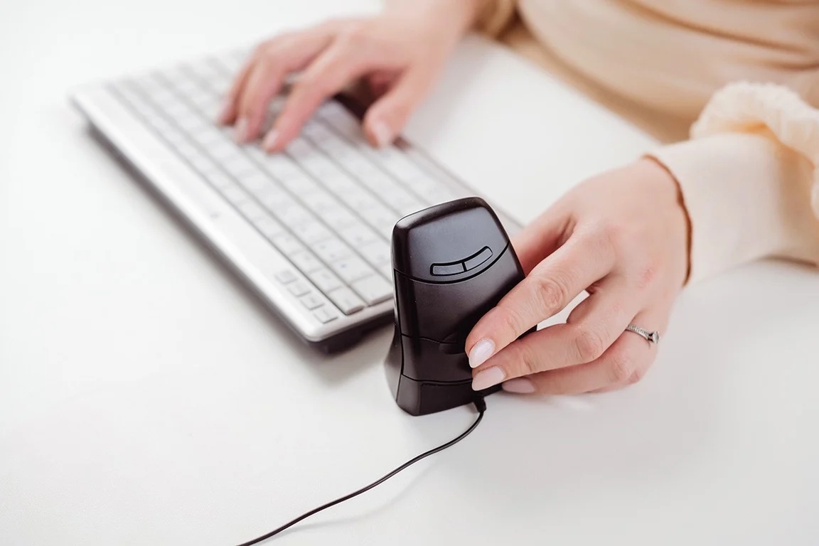 Wciskane przyciski i programowalne funkcje – Personalizacja dla lepszej wydajności