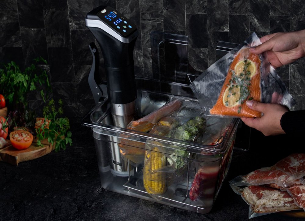 Funkcjonalna pokrywa z wycięciem na kuchenkę Sous Vide