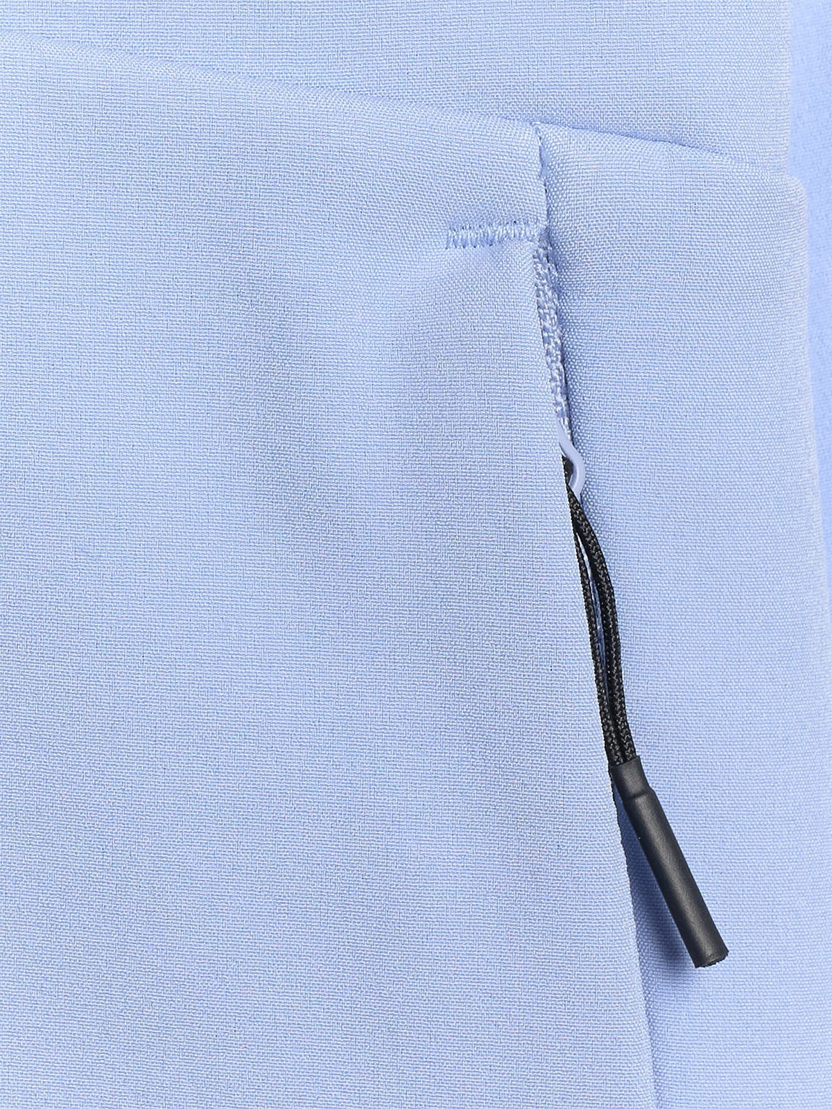 Praktyczne kieszenie – Zewnętrzne i wewnętrzne na zamek