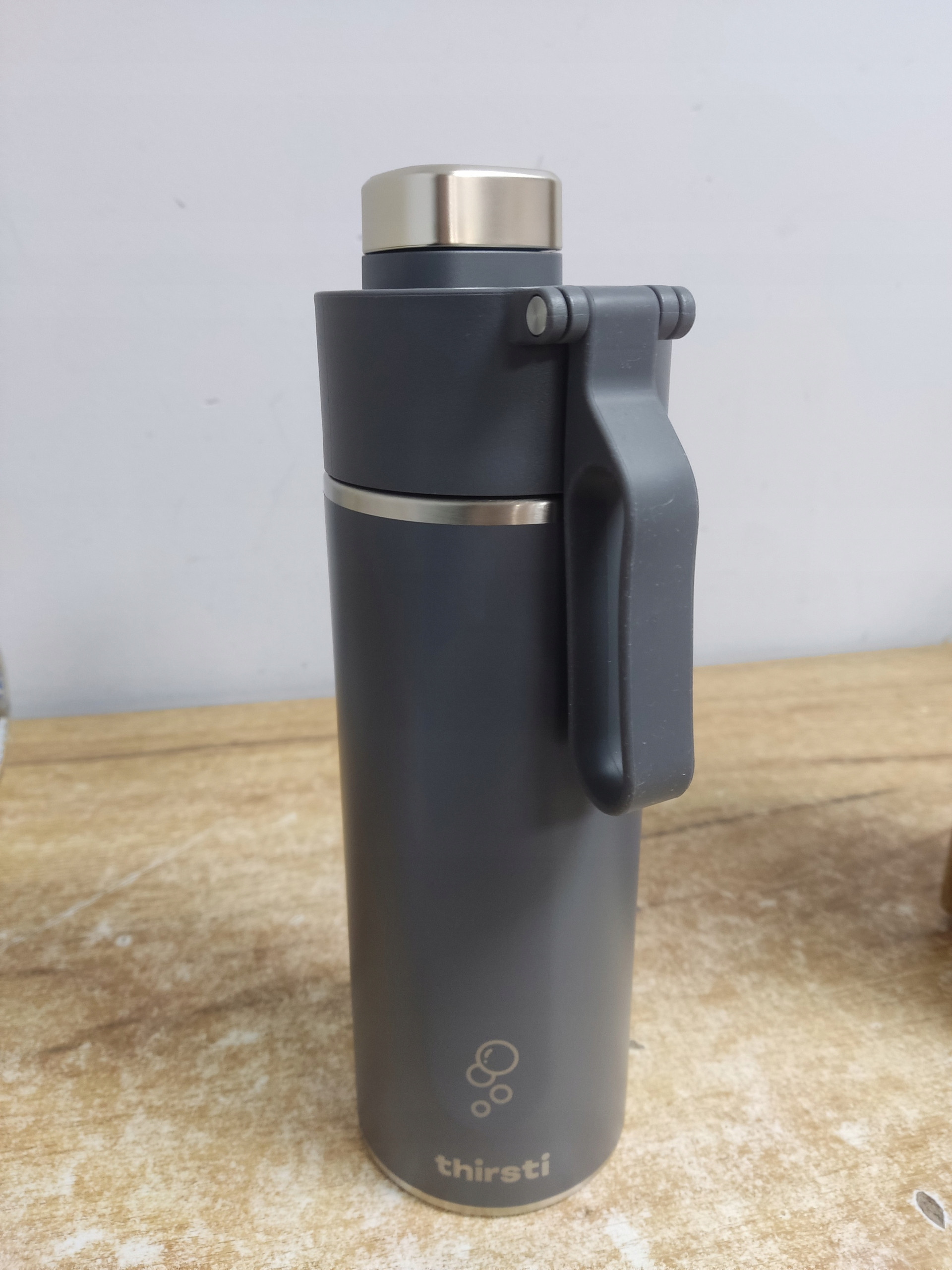 Komfortowy uchwyt silikonowy – łatwe przenoszenie