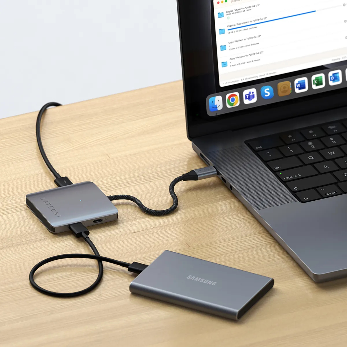 Kompaktowy design idealny do laptopów i smartfonów