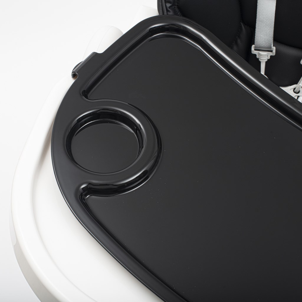 Bezpieczne pasy i podwójna tacka