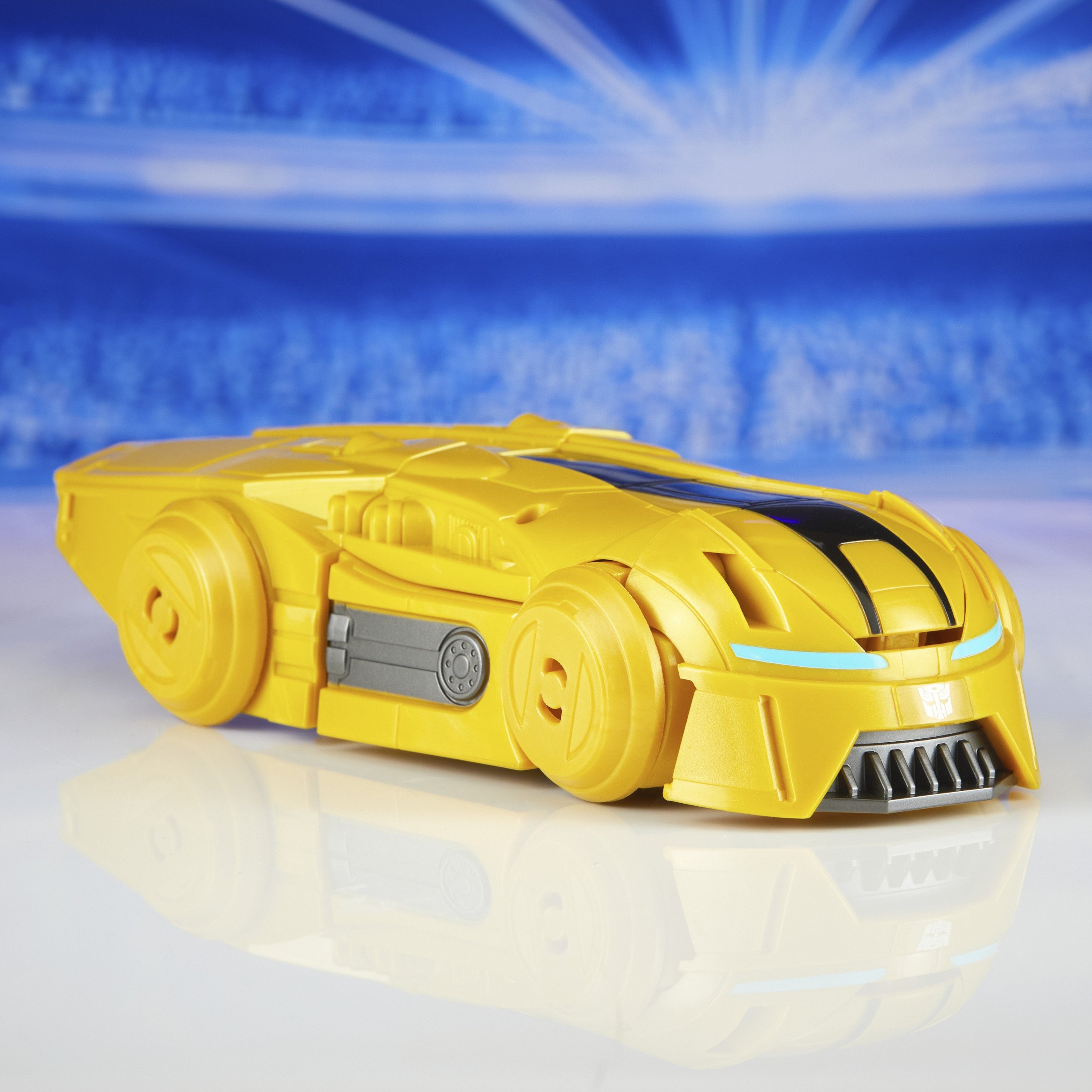 Spektakularna transformacja robota w samochód sportowy