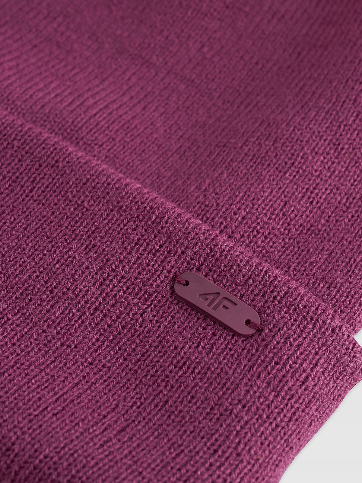 Wzór z logo 4F – subtelny akcent