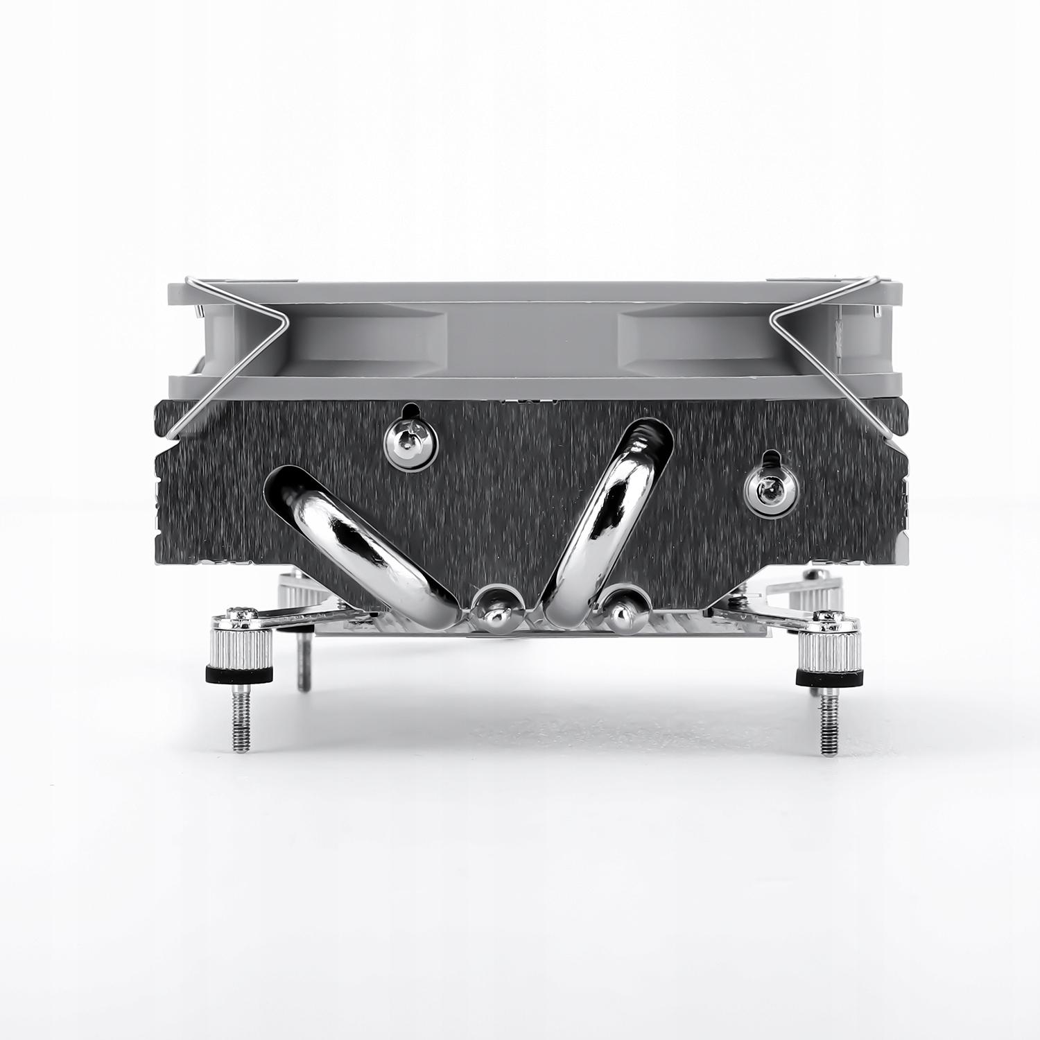 Cztery rurki cieplne w technologii AGHP – Optymalne chłodzenie w każdej orientacji