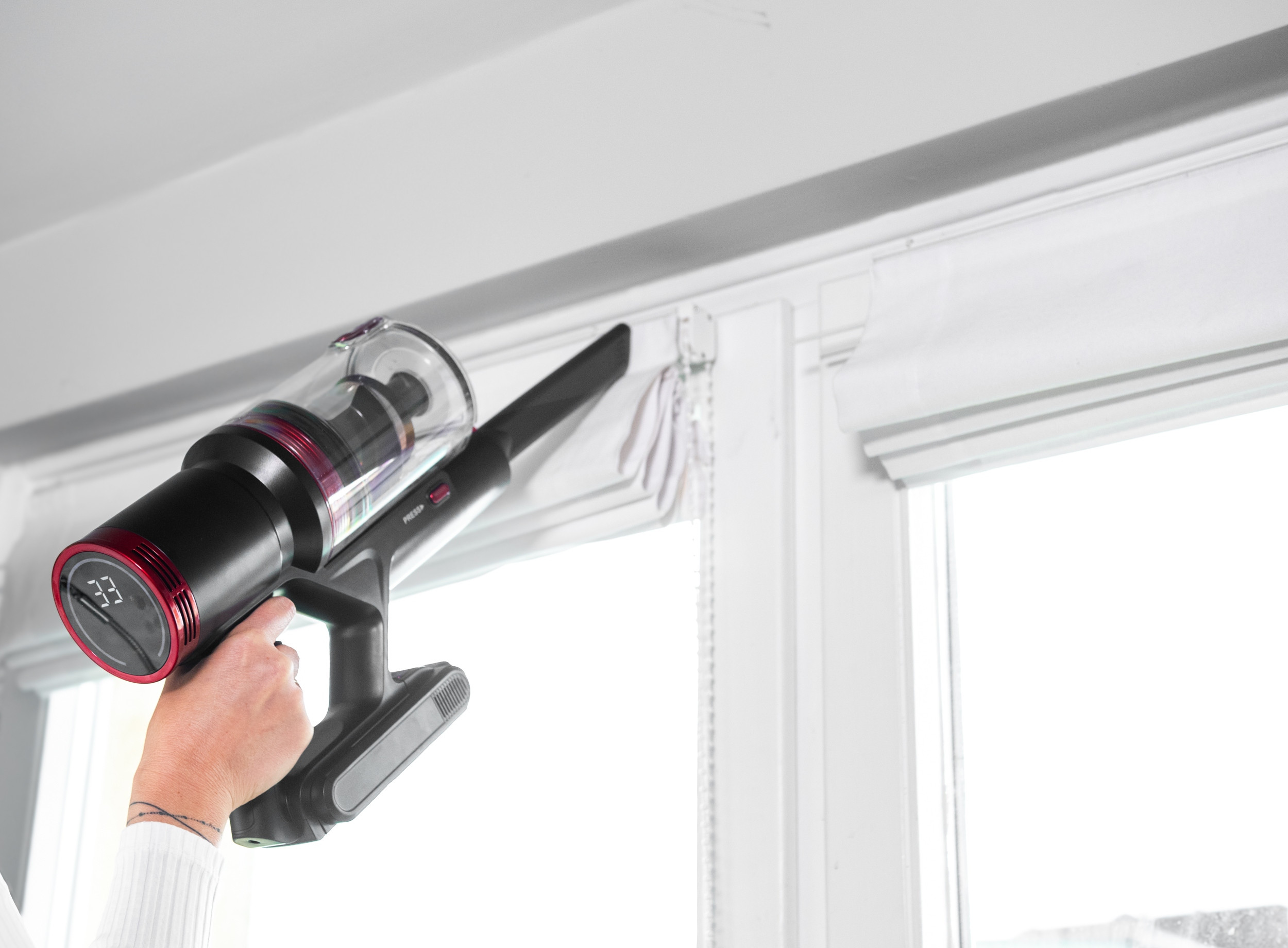 ODKURZACZ PIONOWY BEZPRZEWODOWY RĘCZNY BEZWORKOWY ELEKTROSZCZOTKA LED 450W Czas pracy bezprzewodowej 50 min