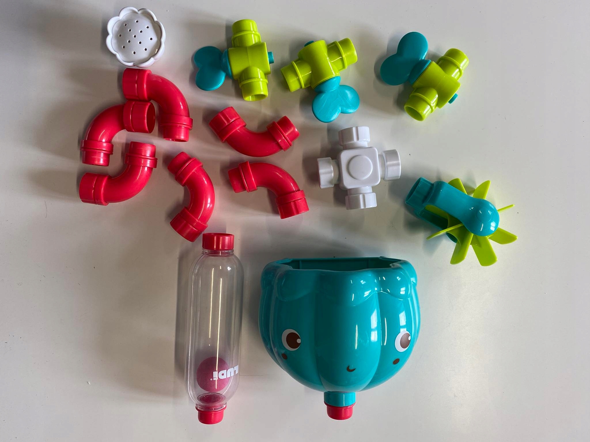 Interaktywne doświadczenia z przepływem wody – Zajmująca zabawa dla dzieci