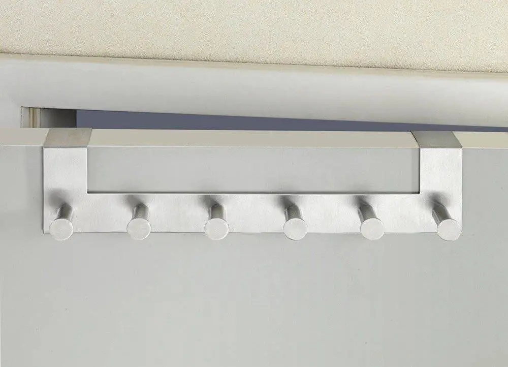 Prosty montaż bez wiercenia – Zawieszenie na drzwiach w kilka chwil