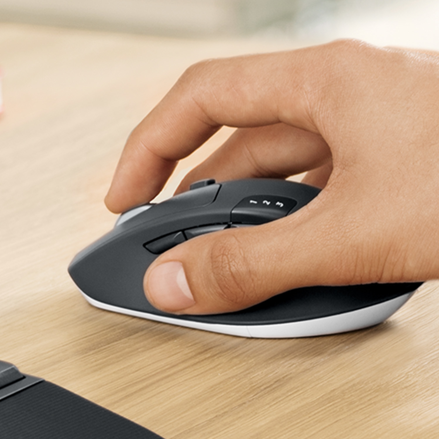 Ergonomiczny design z podpórką pod nadgarstki