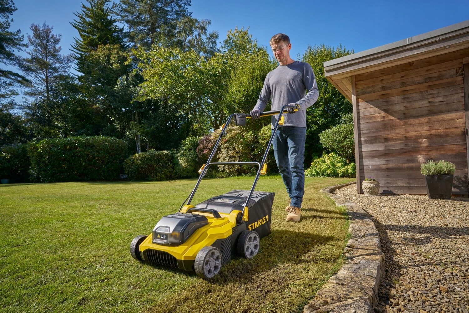 Wydajny silnik bezszczotkowy i technologia akumulatorów litowo-jonowych