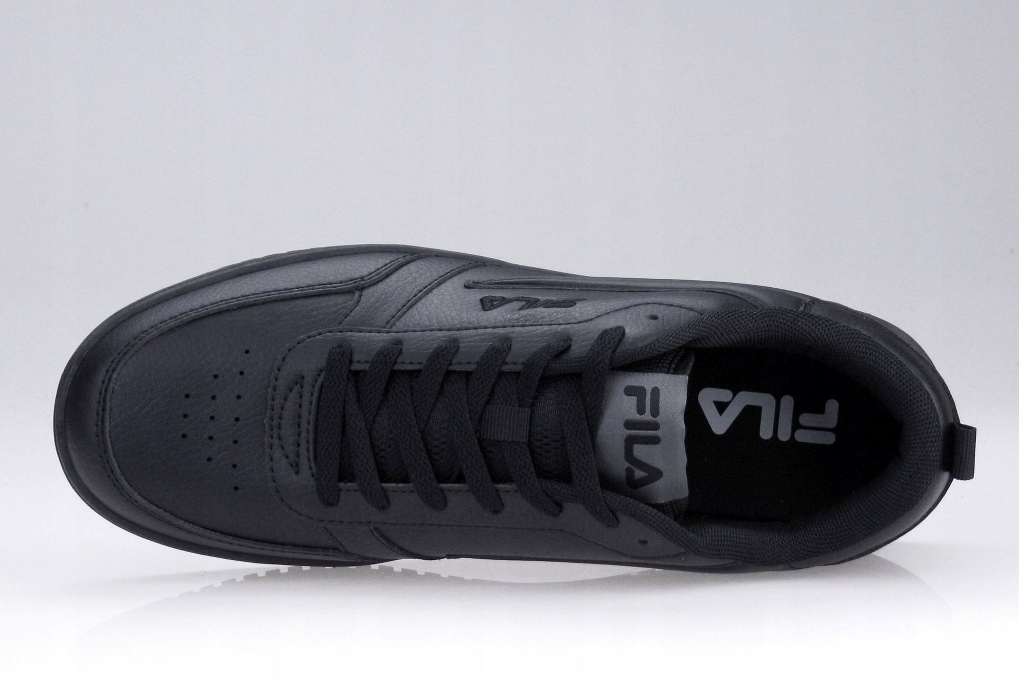 Perforacje dla lepszej oddychalności – Świeżość w cieplejsze dni