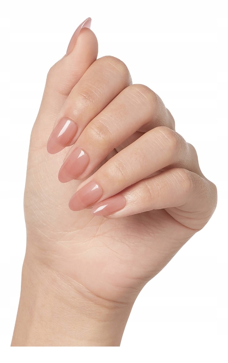 Minimalistyczny look w odcieniach czerwieni i różu