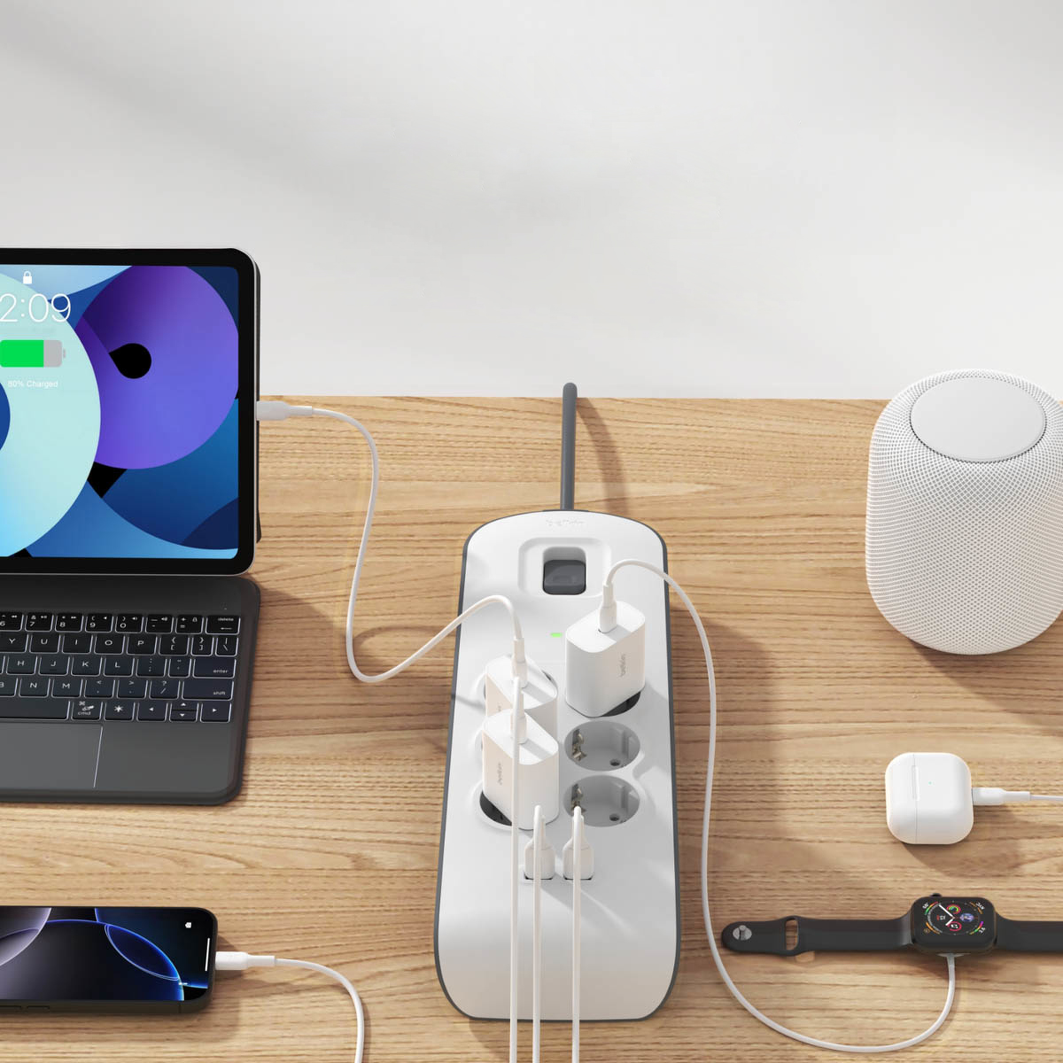 6 gniazd AC Schuko i 2 porty USB-A – Wygodne zasilanie dla wielu urządzeń