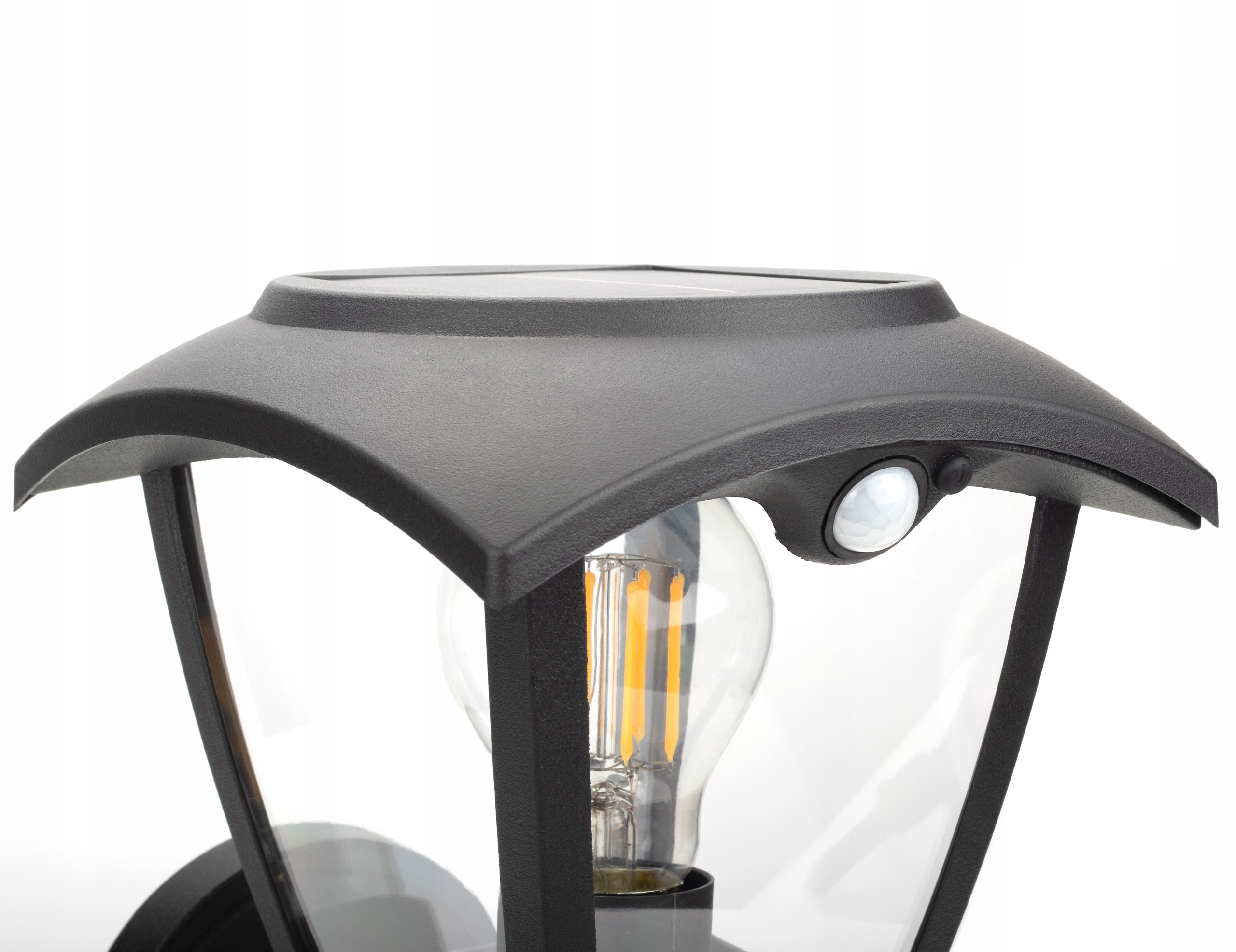 Wysoka jakość materiałów – obudowa z PP i klosz z plastiku