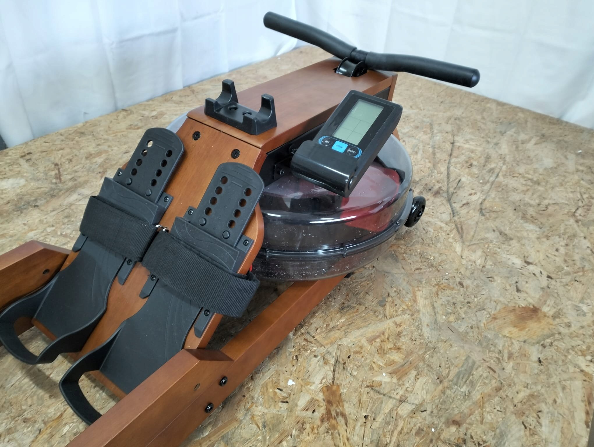 Realistyczne wrażenia z wiosłowania dzięki naturalnemu dźwiękowi wody