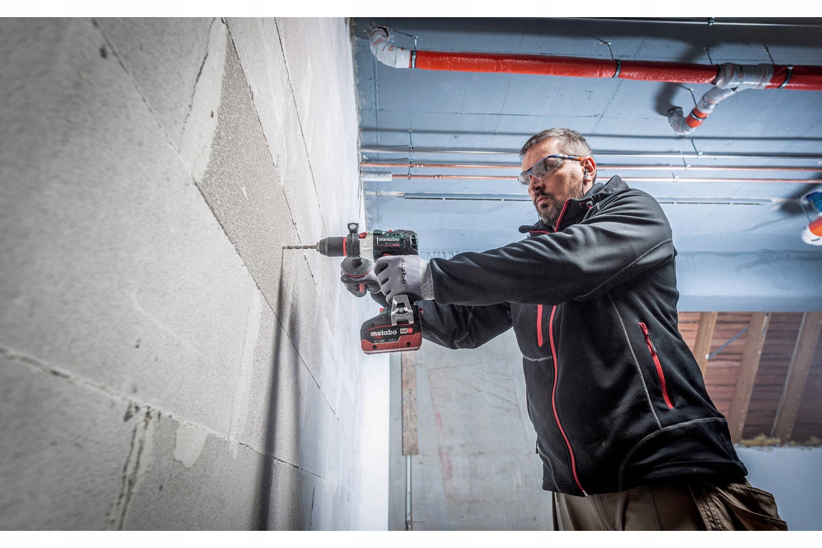 Funkcja udaru – Idealna do wiercenia w twardych materiałach