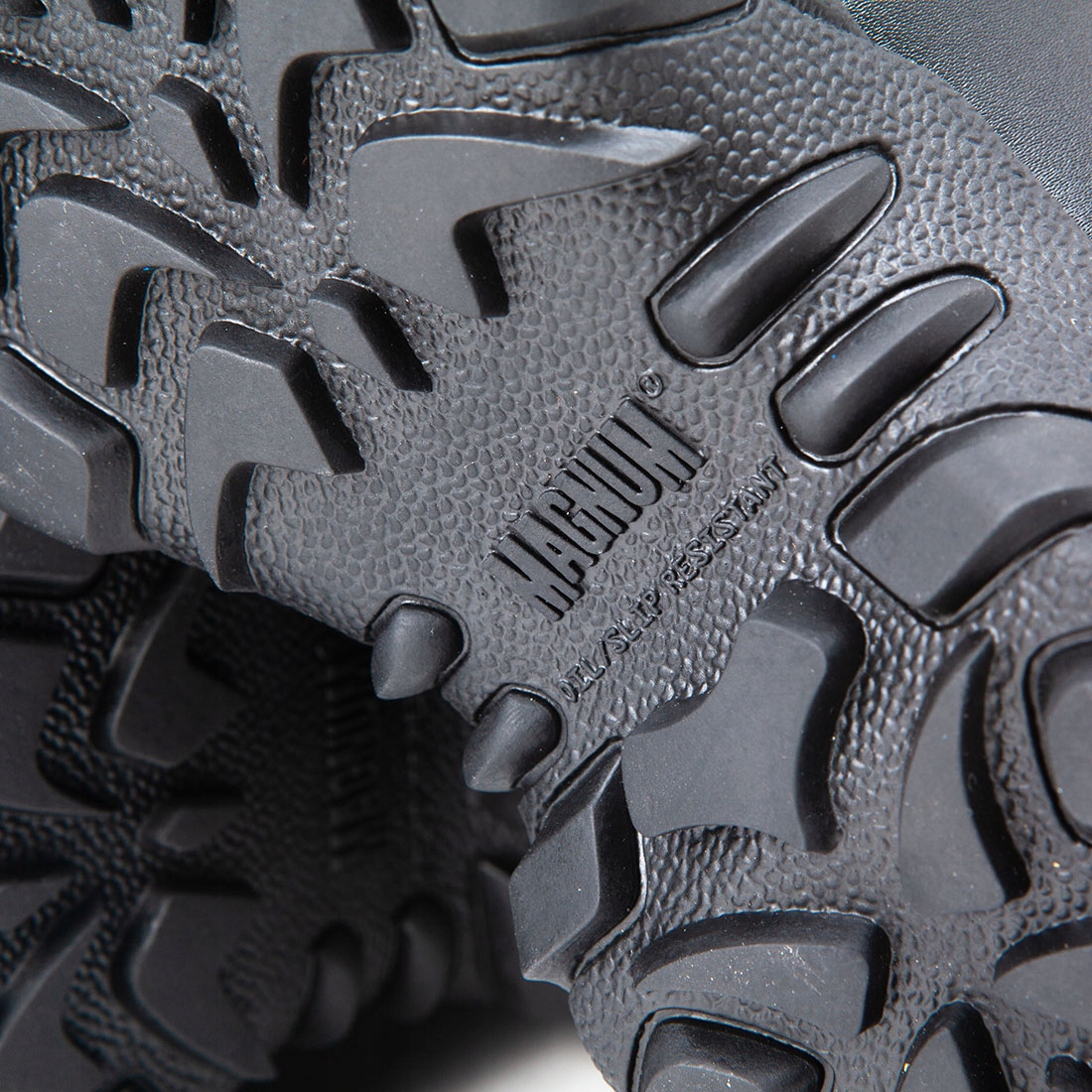 Antypoślizgowa podeszwa – doskonała przyczepność w trudnych warunkach