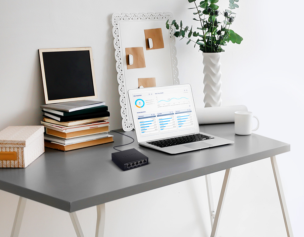 DGS-1005P mounted on a home office desk