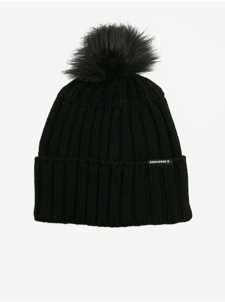 Wygodna konstrukcja beanie z wywijanym brzegiem