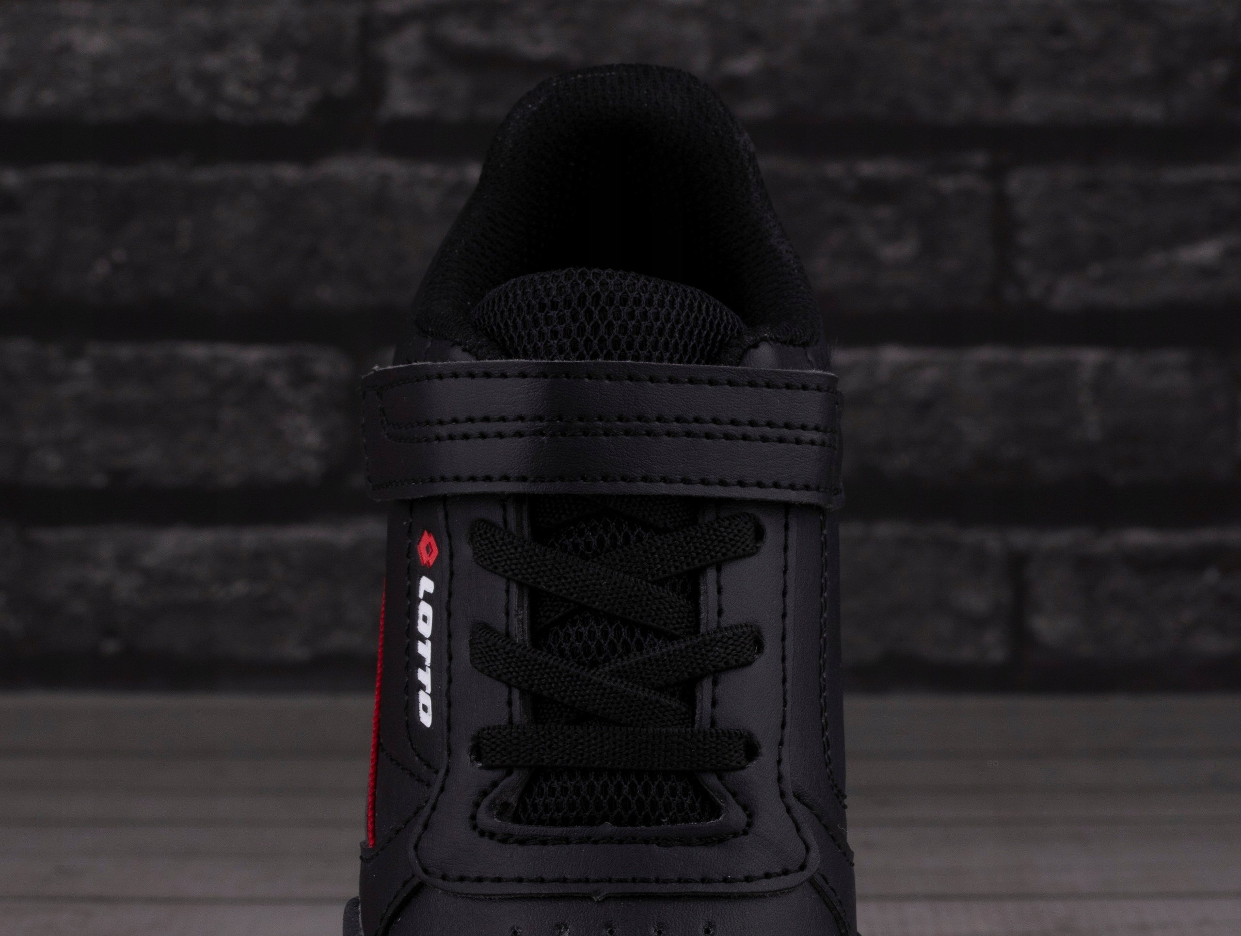 Wygodne zapięcie na rzep dla łatwego zakładania