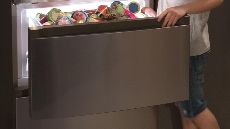 Ergonomiczne rozwiązania – liczba półek i położenie zamrażarki