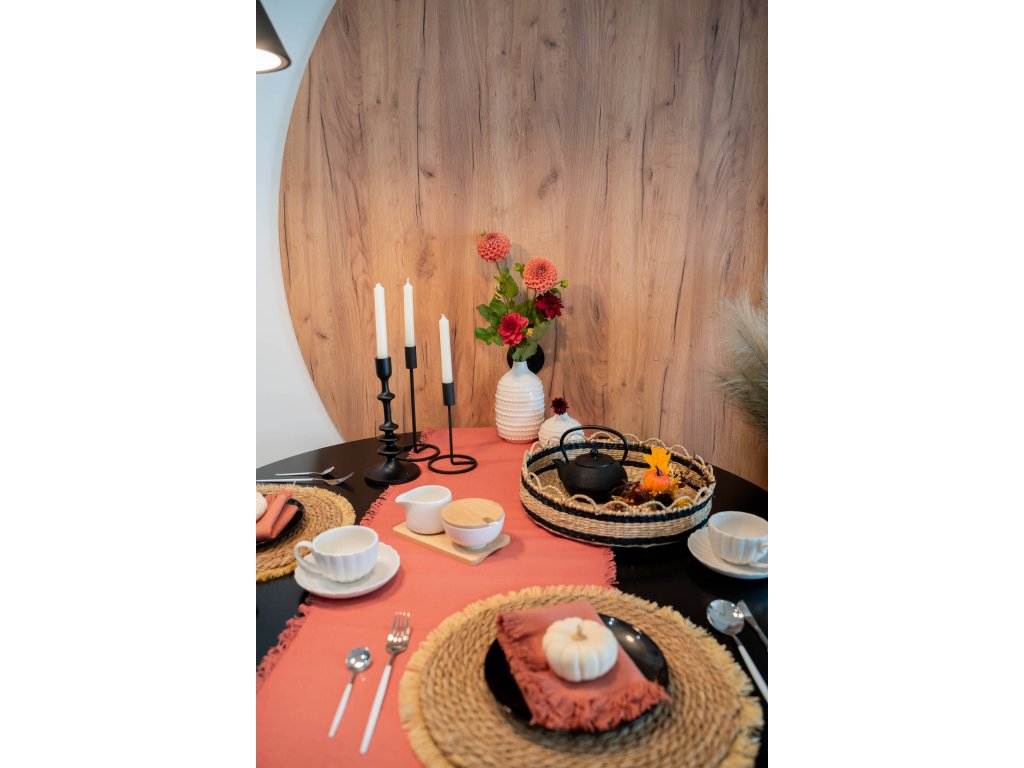 Zestaw trzech porcelanowych wazonów – Idealne do każdej aranżacji