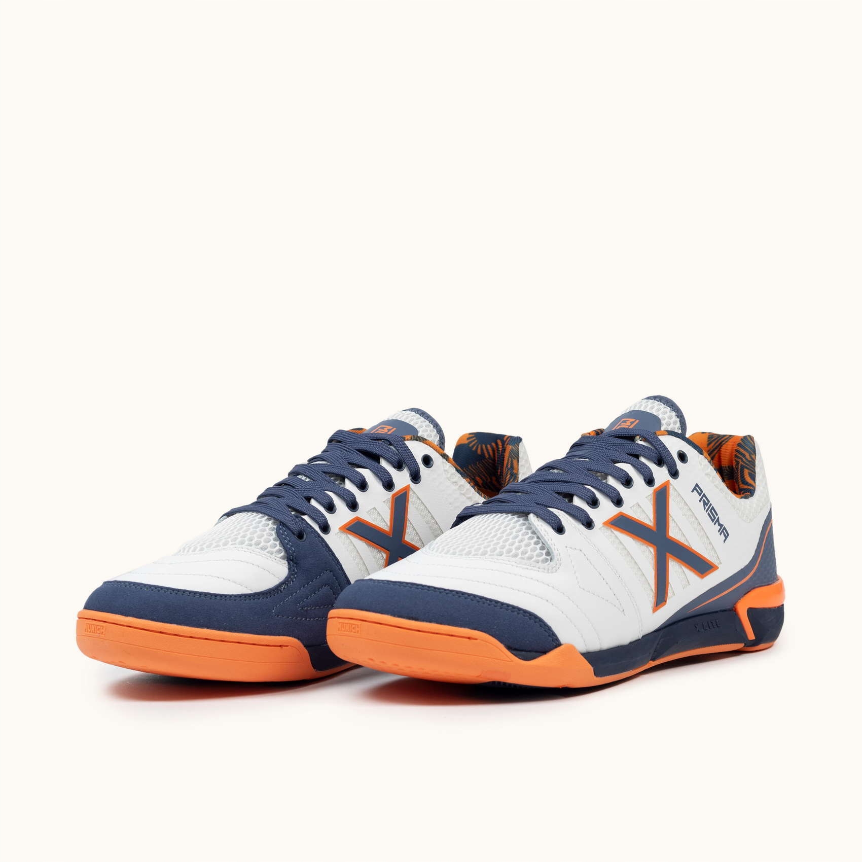 Buty Prisma 42 – Idealne do gry w halowej piłce nożnej