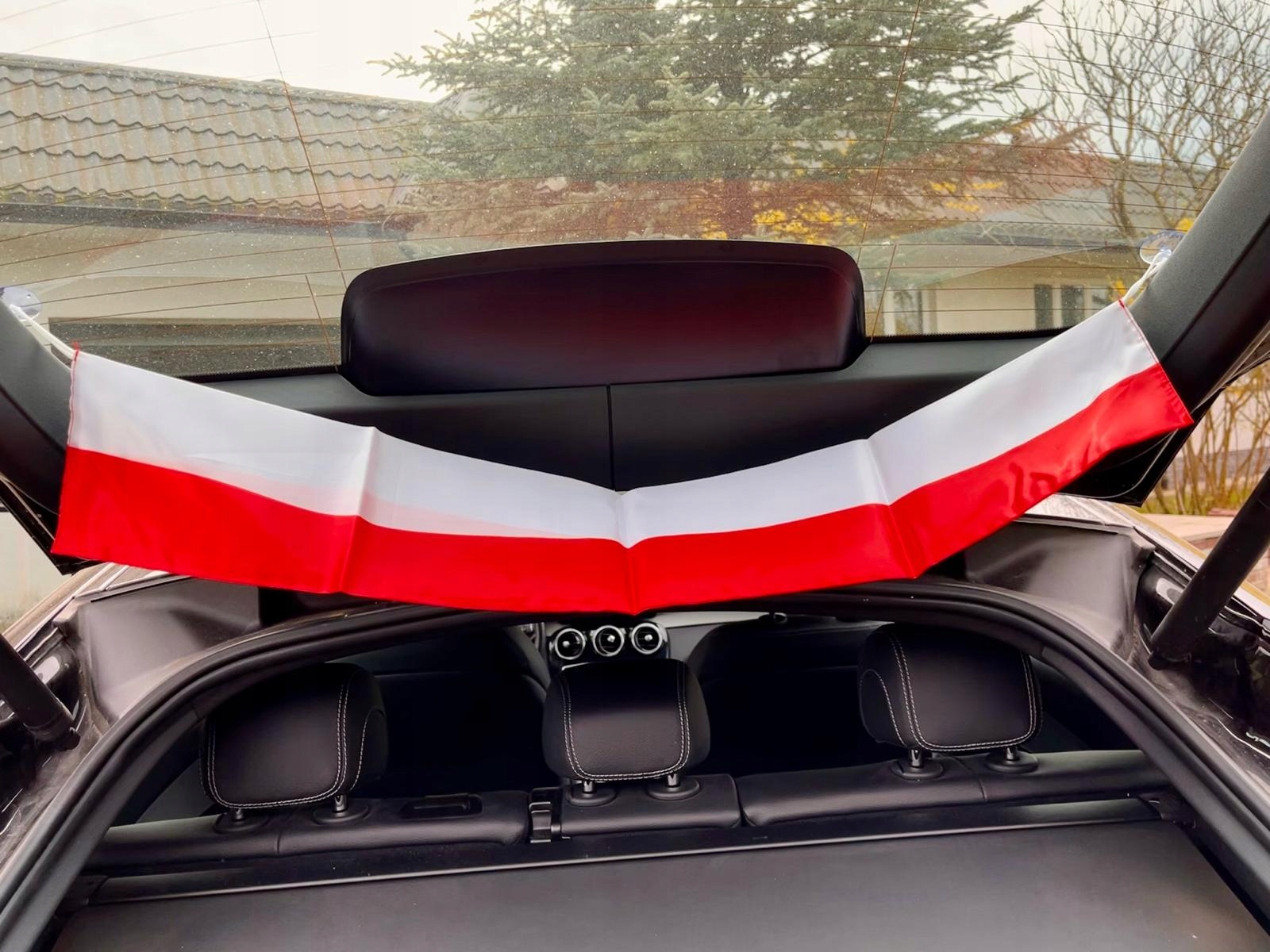 Patriotyczny design w biało-czerwonych barwach