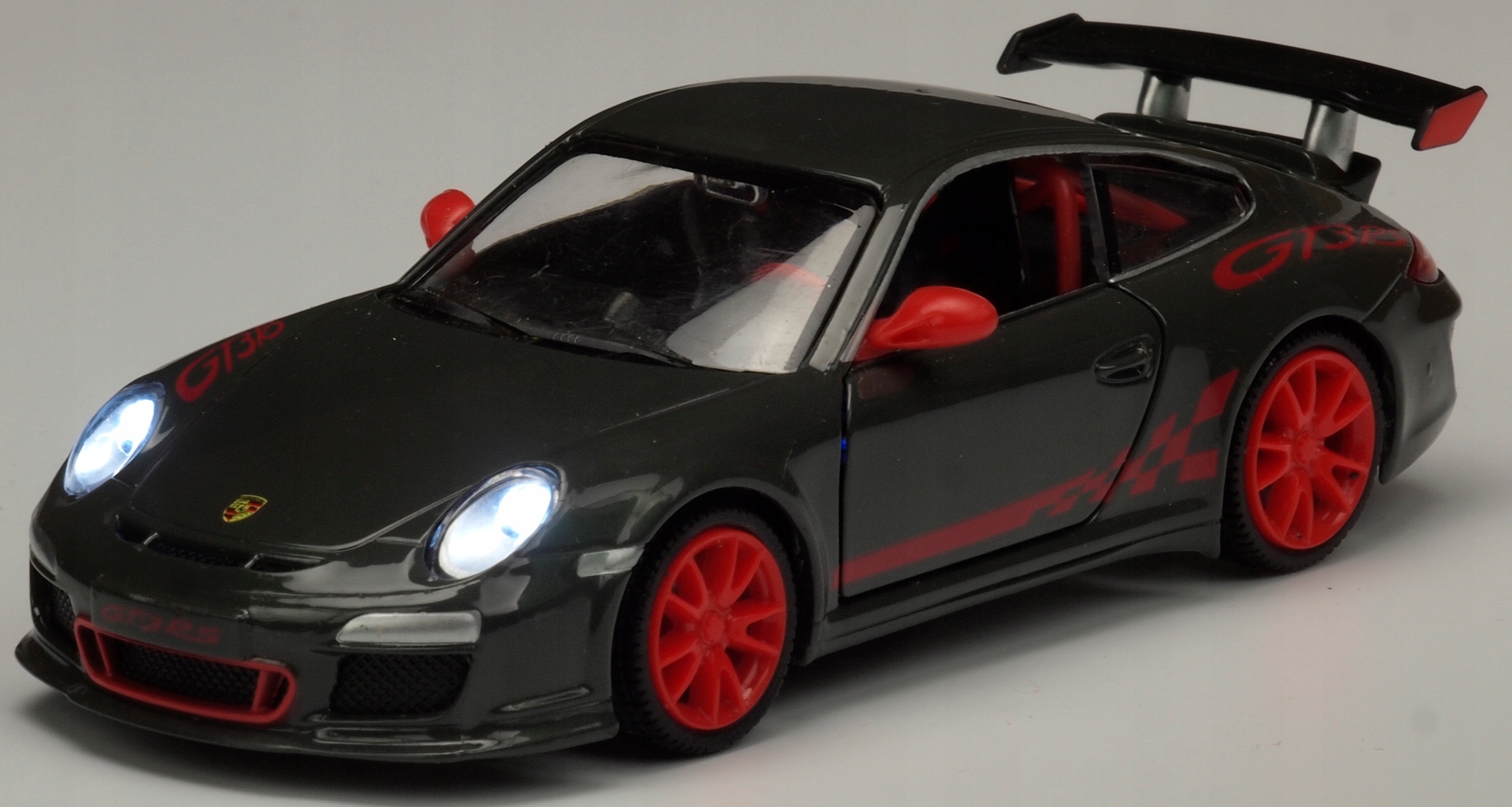 Samochód Porsche 911 GT3 RS – Metalowy model z efektami świetlnymi i dźwiękowymi