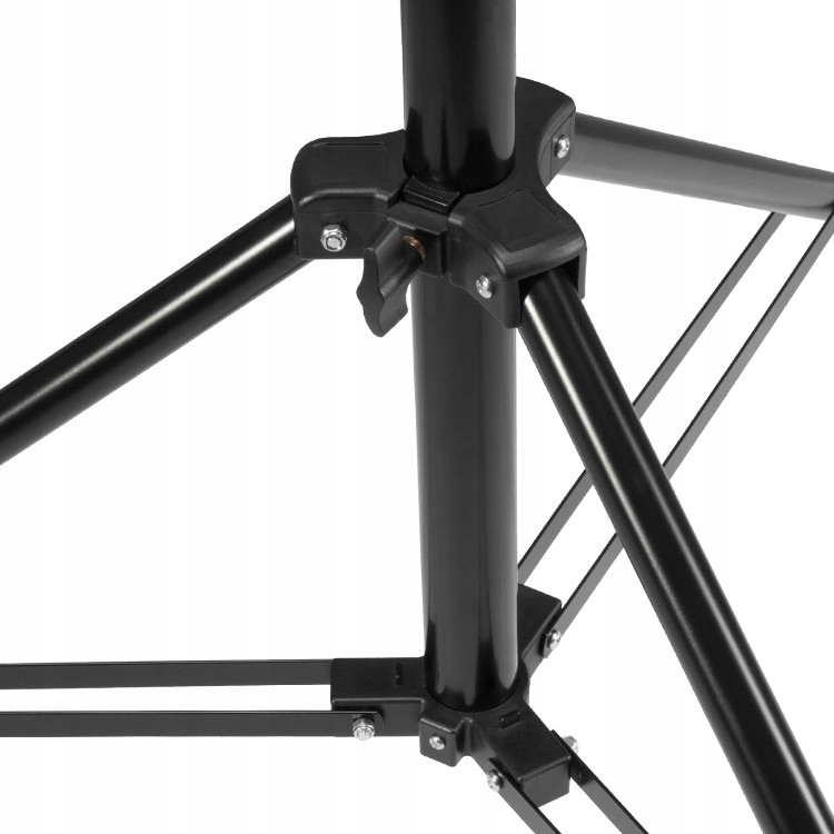 Stabilna konstrukcja z szerokim rozstawem nóg