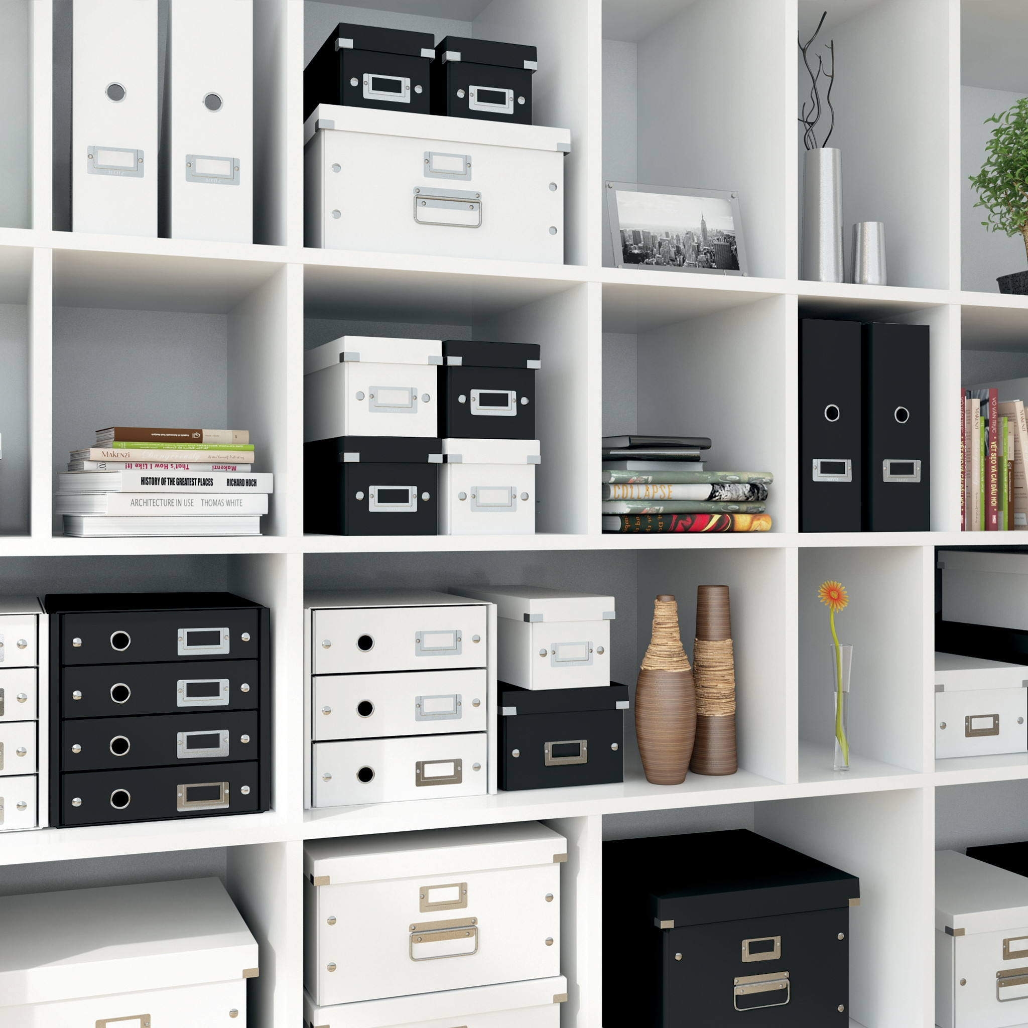 Praktyczne zatrzaski i możliwość układania w stosy