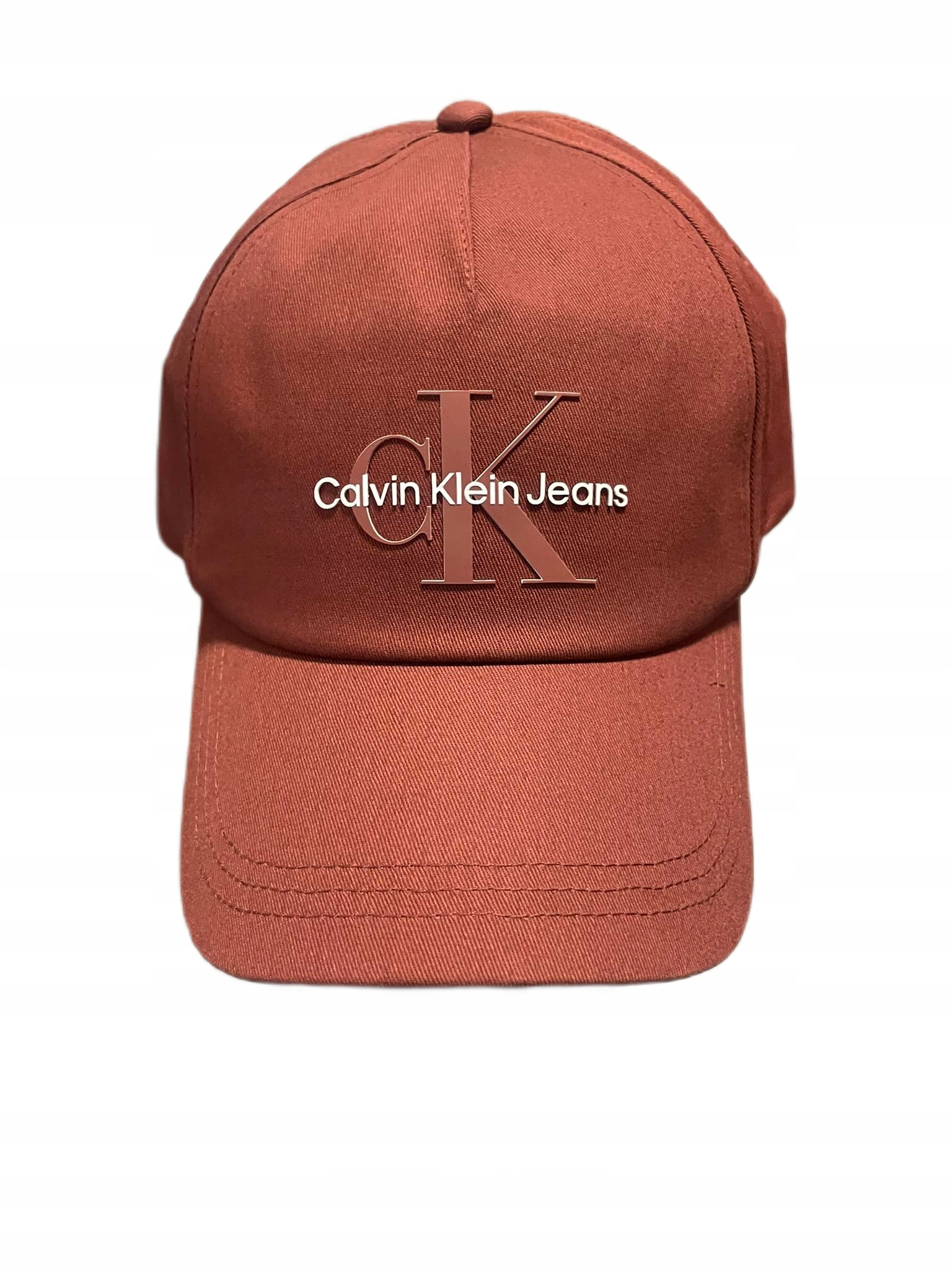 Wyróżniający się wzór z logo Calvin Klein – Wyrazisty styl