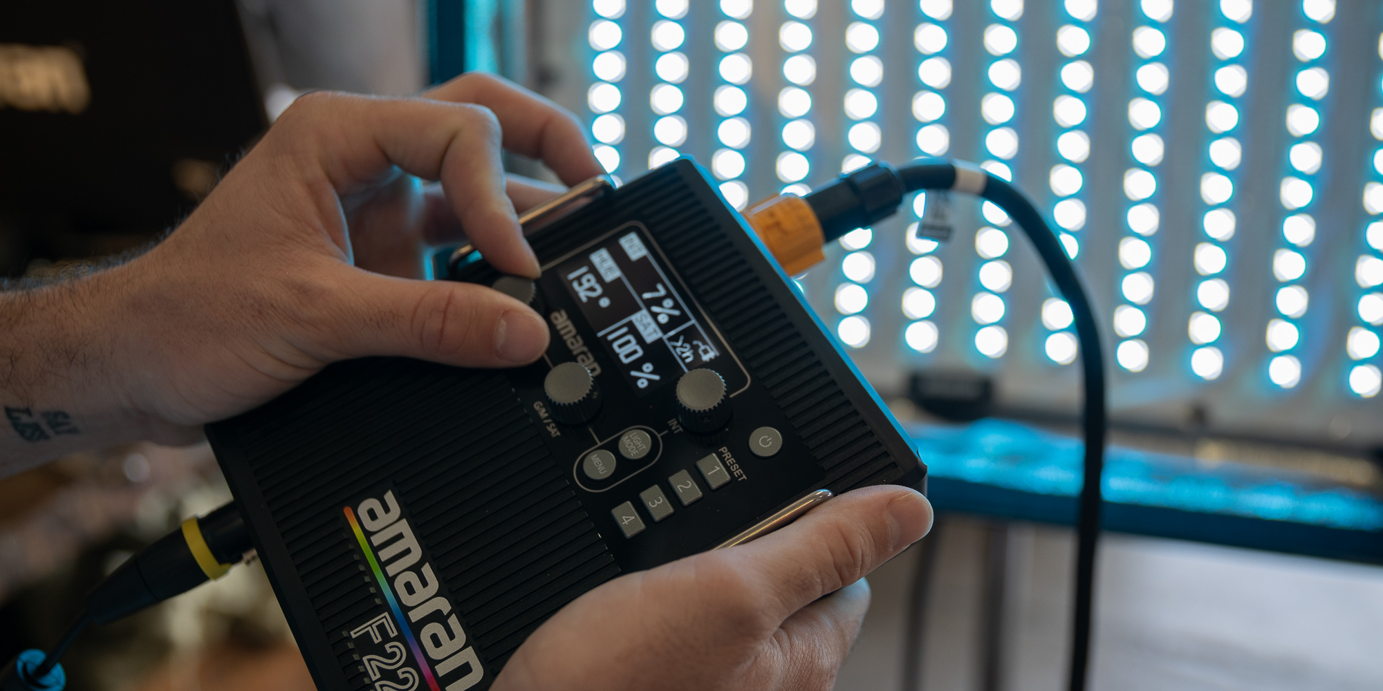 Lampa LED Amaran F22c - V-mount - Kontroler Control Box