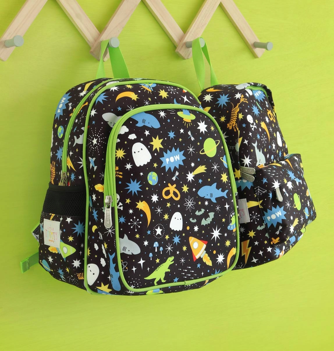 Kolorowy design z rakietami i planetami – Stylowy wybór dla najmłodszych
